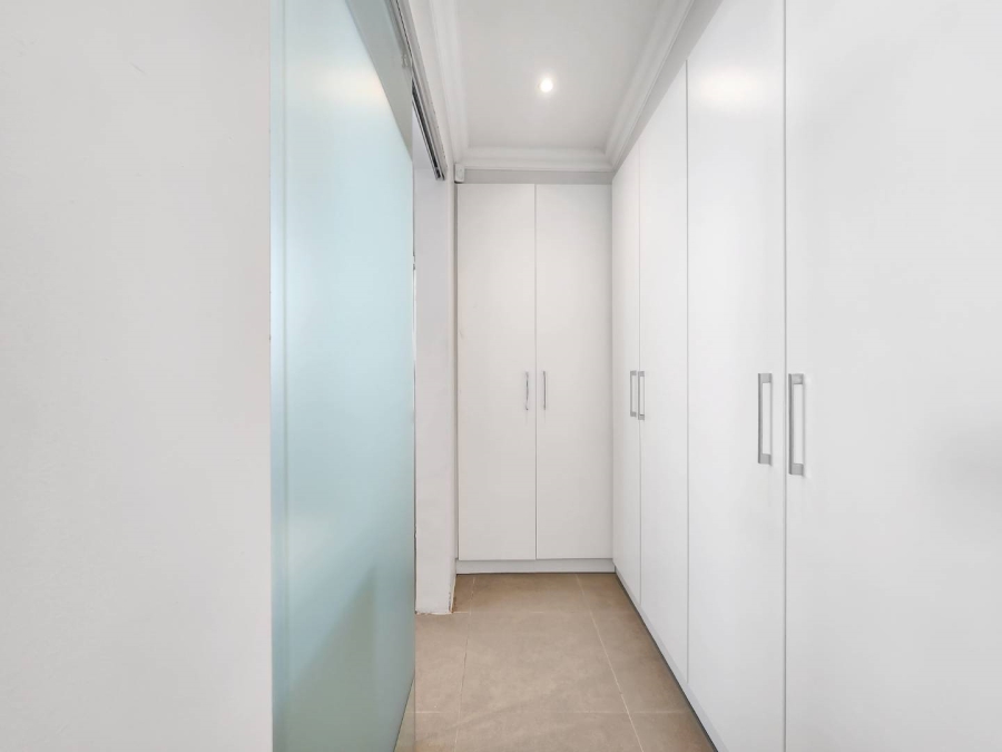 3 Bedroom Property for Sale in Sea Point Western Cape